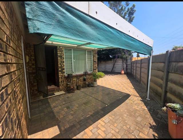 2 BEDROOM TOWNHOUSE FOR SALE IN GREENHILLS